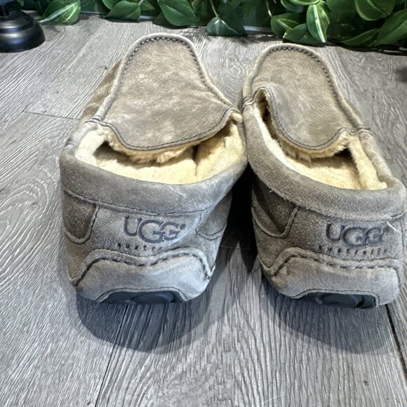 UGG Australia Ascot Suede Slipper 5775 Gray sheepskin lined Size 10 main image 9